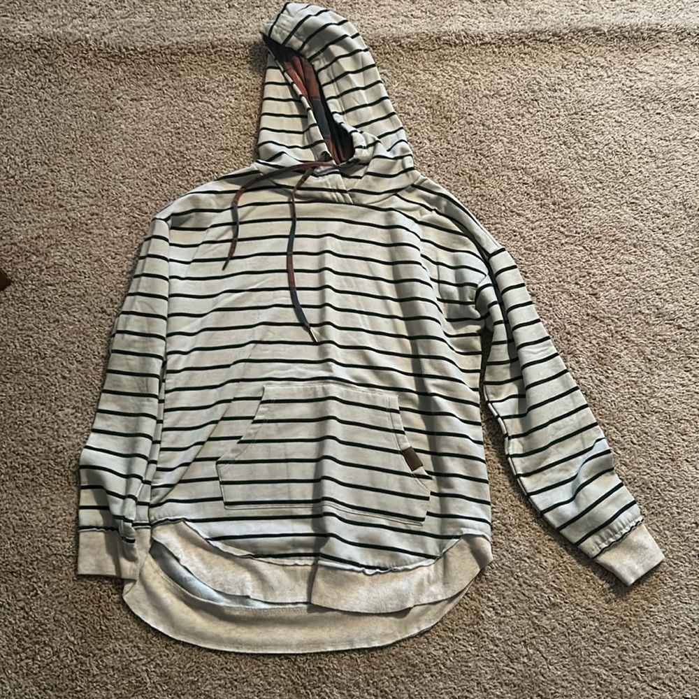 Maurice’s hoodie. Good condition. Size M.